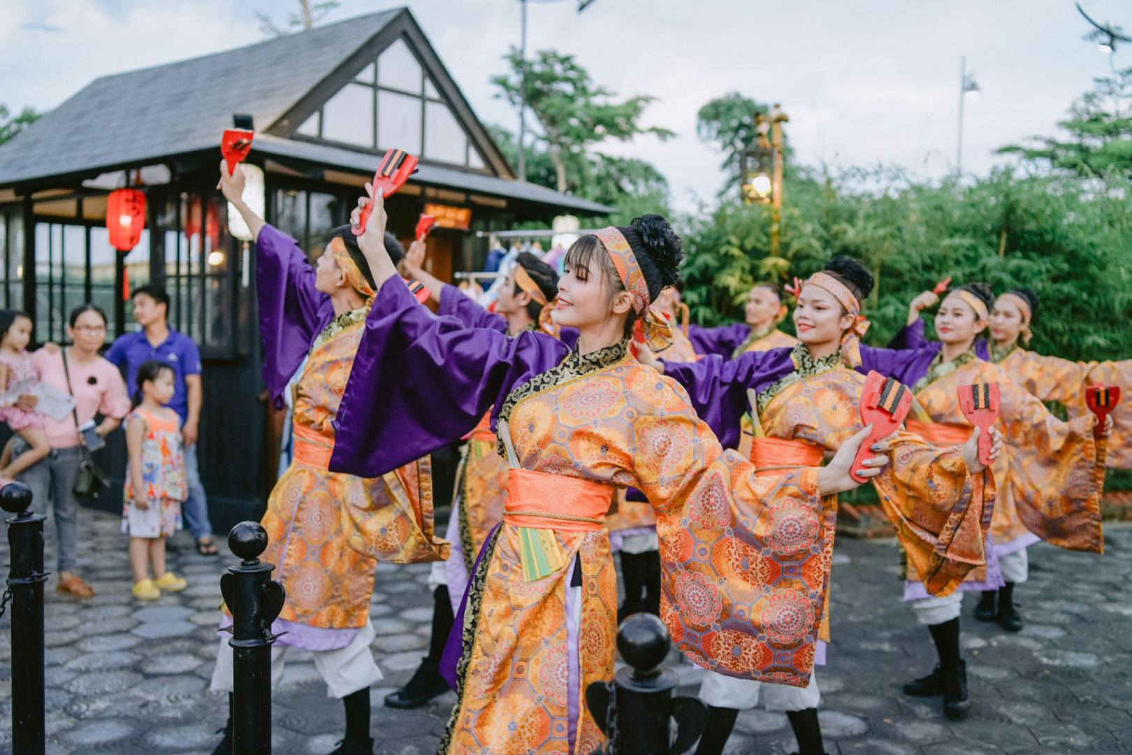 Một điệu múa văn hóa Nhật Bản hấp dẫn