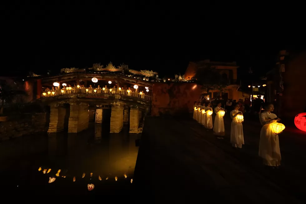 PHỐ CỔ HỘI AN NGÀY “THỨC GIẤC”