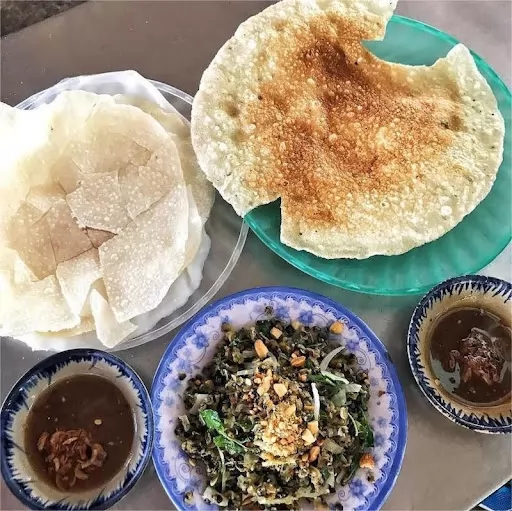 M&oacute;n b&aacute;nh đập l&agrave; một trong những đặc sản kh&ocirc;ng thể bỏ qua khi gh&eacute; thăm Hội An.