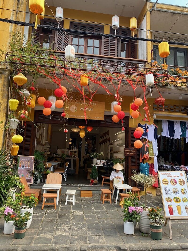 Check in Hội An tại không gian mát mẻ của quán 25s Cafe & Brunch