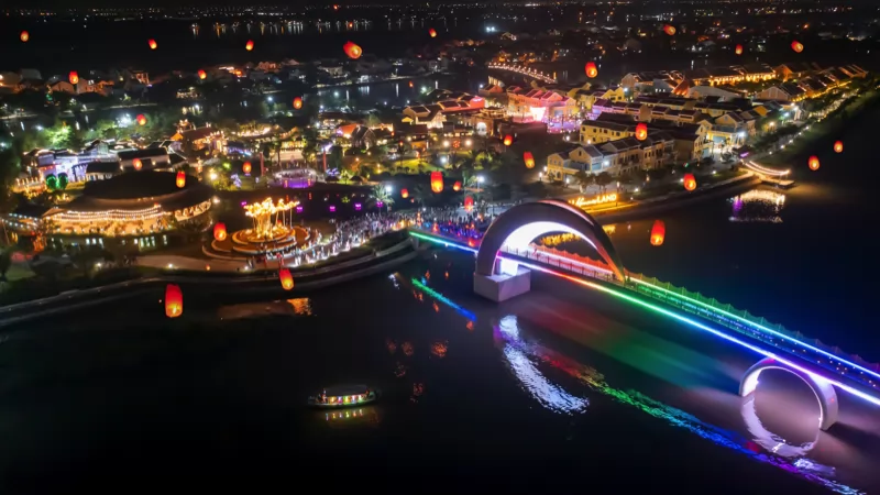 cầu &Aacute;nh trăng Hội An c&oacute; g&igrave; đặc biệt