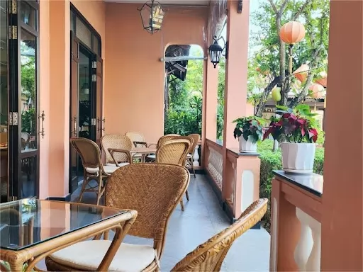 Nh&agrave; h&agrave;ng mang đến ẩm thực cao cấp với kh&ocirc;ng gian sang trọng