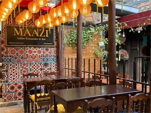 Ở đ&acirc;y c&ograve;n c&oacute; c&aacute;c m&agrave;n tr&igrave;nh diễn &acirc;m nhạc s&ocirc;i động