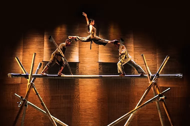 &Agrave; Ố Show - Show diễn xiếc tre Việt Nam