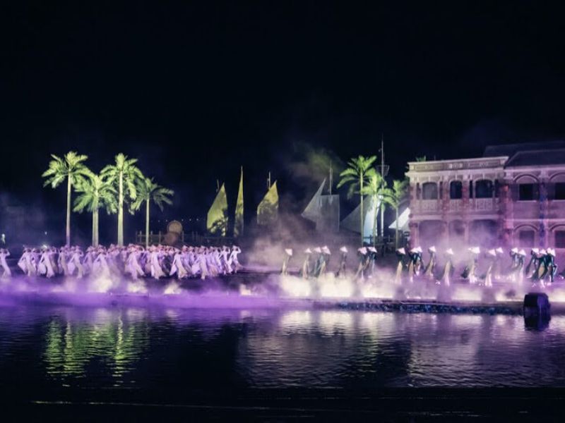 Act 5: Portraying a Hoi An that is both ancient and dynamic, charming and serene.