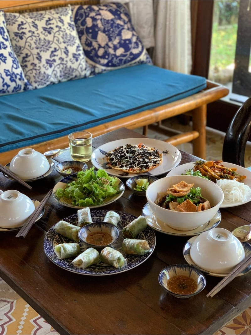 Vegetarian dishes at Am Vegetarian & Hideaway