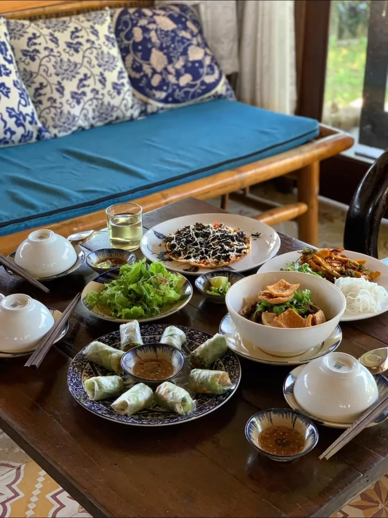 Vegetarian dishes at Am Vegetarian & Hideaway