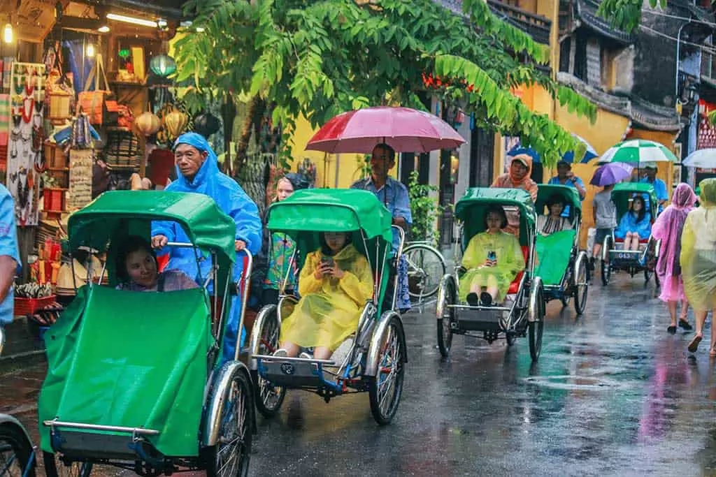 Mưa trên phố Hội: là mưa hay là mơ?