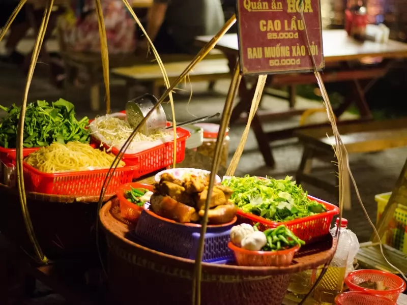 Ẩm thực địa phương đặc sắc của Hội An thu h&uacute;t đ&ocirc;ng đảo du kh&aacute;ch&nbsp;