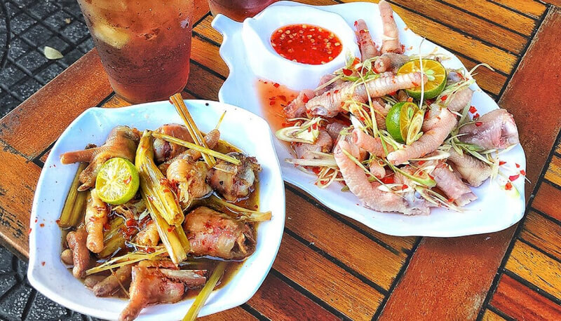 Spicy chicken feet at Ly Thuong Kiet Street have become a unmissable street food in Hoi An