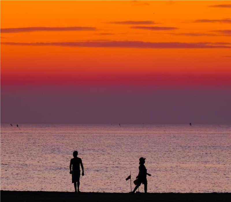 Ánh hoàng hôn rực rỡ tạo nên bức tranh tuyệt đẹp