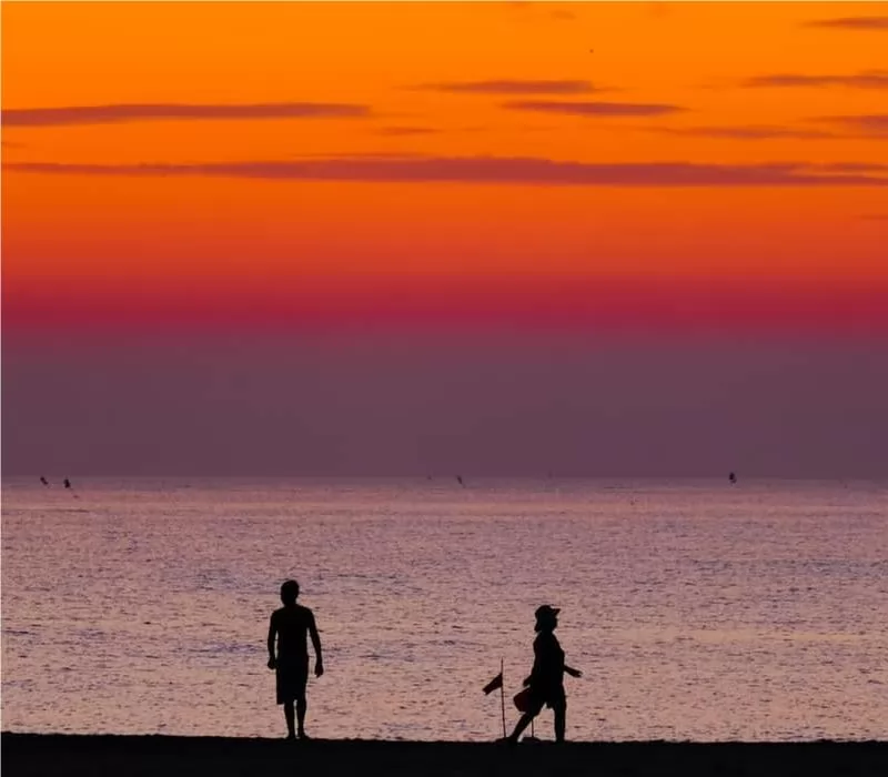 &Aacute;nh ho&agrave;ng h&ocirc;n rực rỡ tạo n&ecirc;n bức tranh tuyệt đẹp