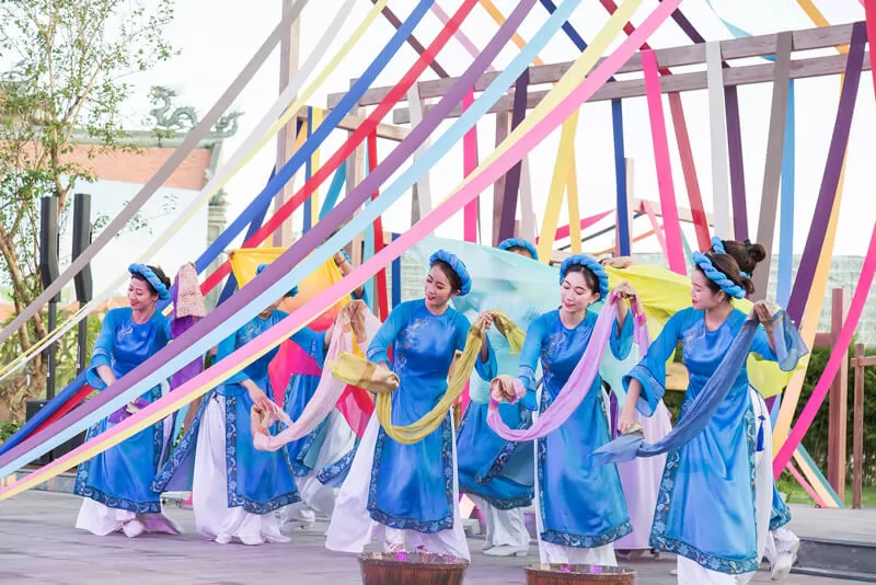 Minishow B&agrave; Ch&uacute;a Tầm Tang&nbsp;