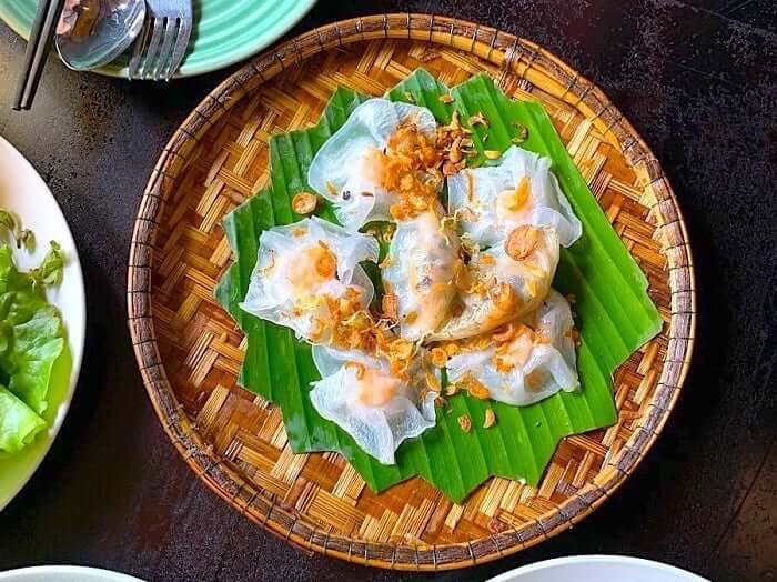 Bánh bao và bánh vạc là hai món ngon Hội An được ví như "bản quyền" của phố cổ