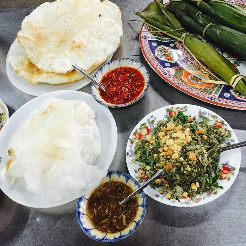 Bánh đập hến xào -ẩm thực Hội An có nhiều biến tấu hấp dẫn