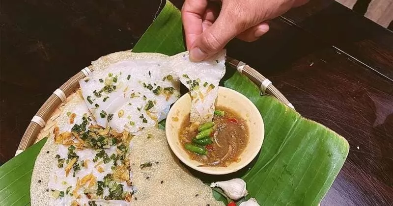 Origin of Crushed Rice Crackers with Stir-Fried clams in Hoi An