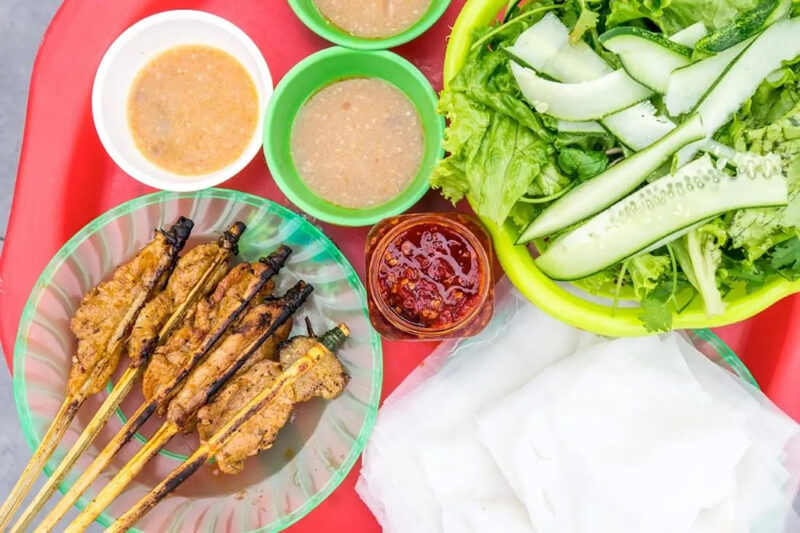 Check in to Hoi An with attractive steamed thin rice pancakes 