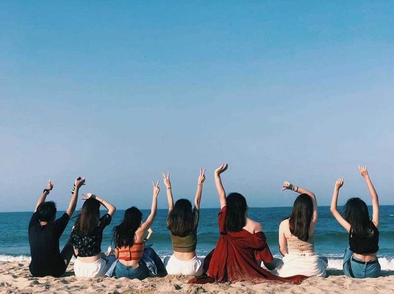 Biển Hội An với màu xanh biếc là địa điểm lý tưởng để thể hiện phong cách thời trang biển