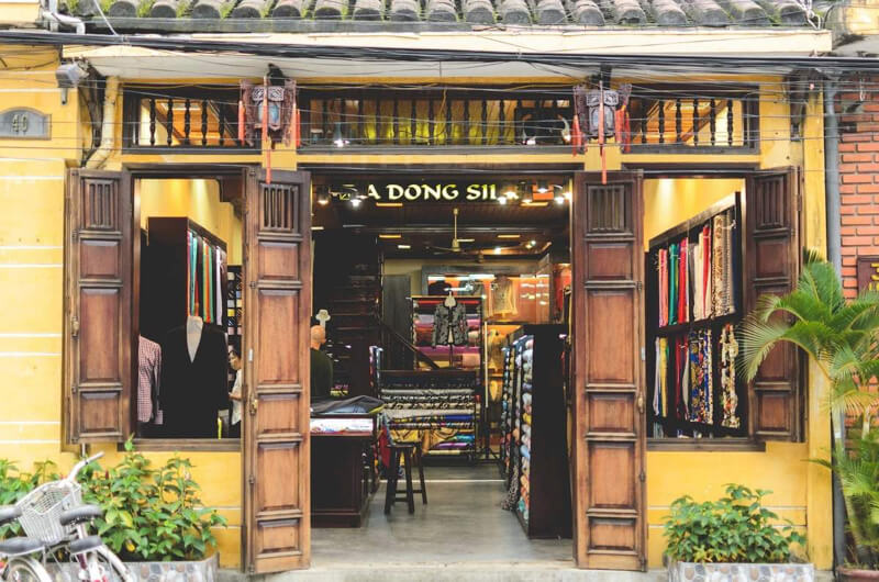 A Dong Silk là một địa chỉ may áo dài Hội An được nhiều du khách tìm đến