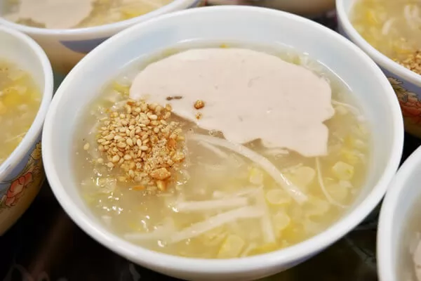 M&acirc;m ch&egrave; hấp dẫn tại L&agrave;ng Việt