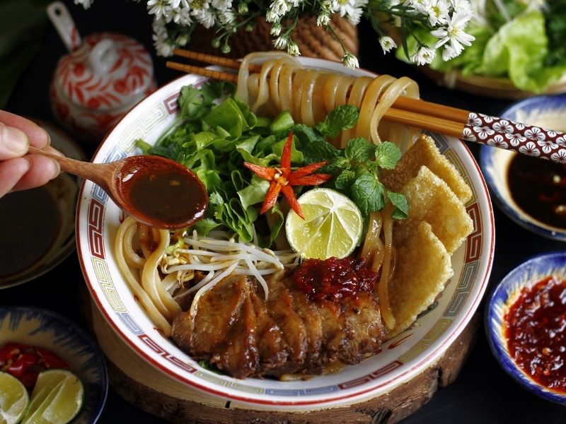 Cao lầu, món ăn hấp dẫn không thể bỏ lỡ