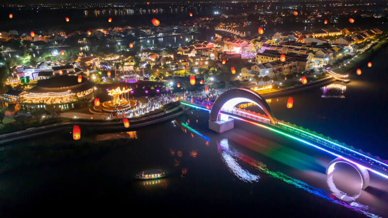 Cầu Ánh Trăng Thương Cảng - Điểm check in Hội An mới nổi