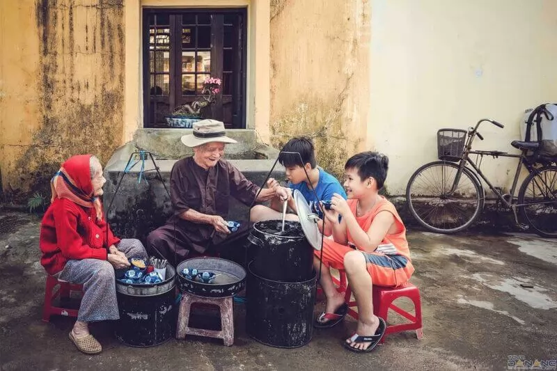 Ch&egrave; m&egrave; đen &ocirc;ng Thiều Hội An