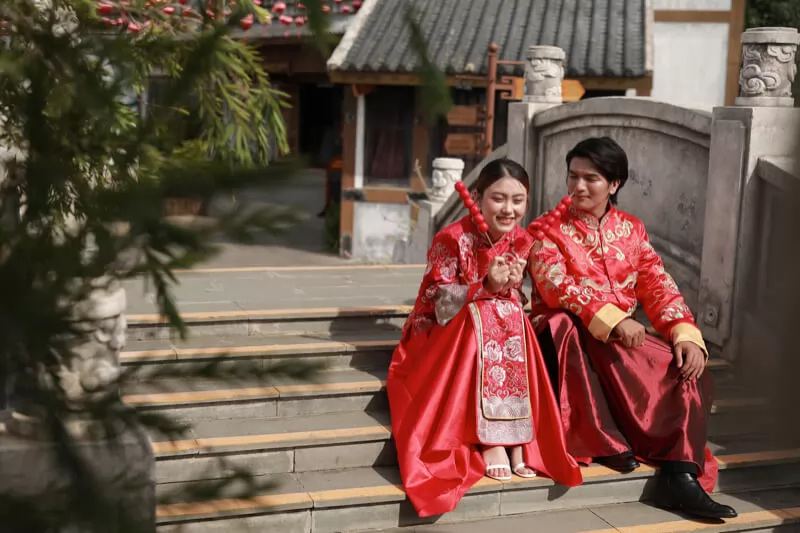 Check in tr&ecirc;n cầu t&igrave;nh y&ecirc;u đậm chất Trung Hoa