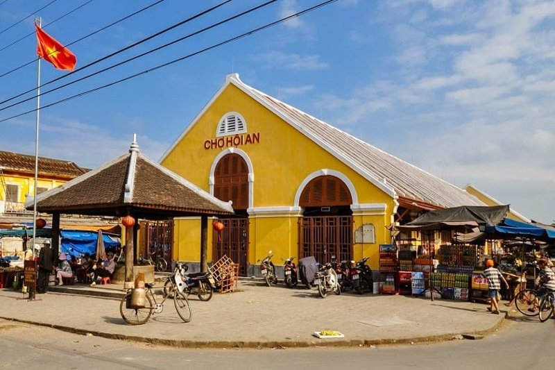 Chợ Hội An- địa điểm không thể bỏ qua khi đến nơi đây.