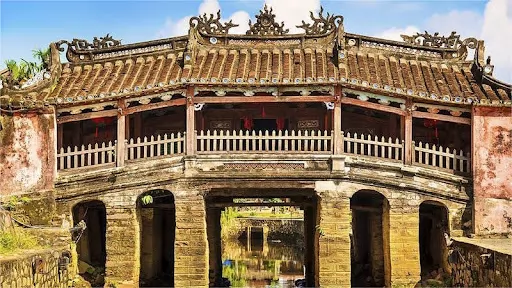 Ch&ugrave;a Cầu l&agrave; biểu tượng văn h&oacute;a độc đ&aacute;o của Hội An