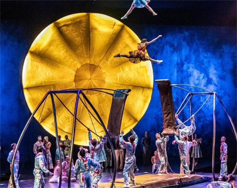 Chương trình Cirque du Soleil mang đến sự kết hợp hoàn hảo giữa múa, xiếc và âm nhạc