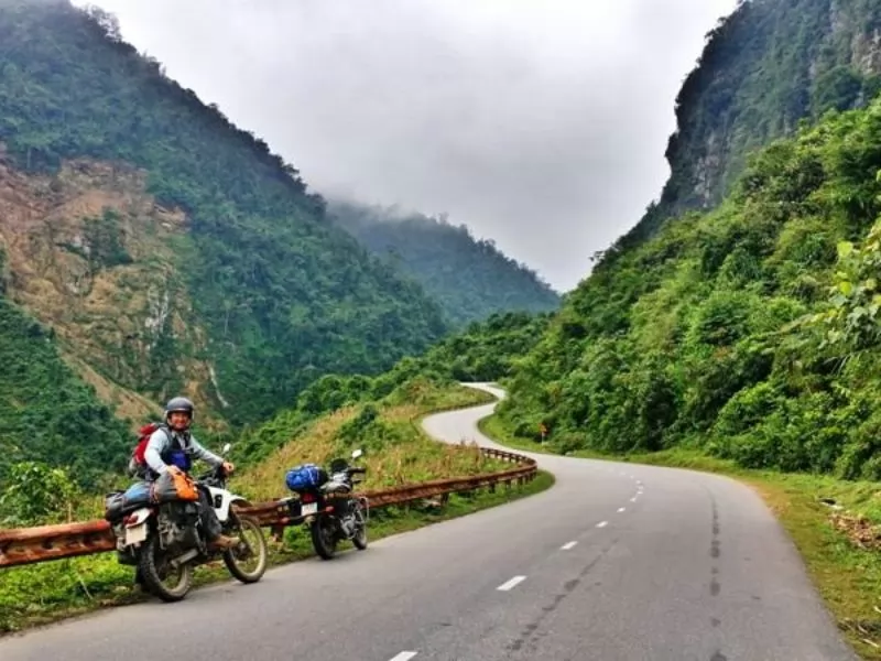 Chuyến đi tự do v&agrave; đầy phi&ecirc;u lưu từ H&agrave; Nội đến Hội An bằng xe m&aacute;y