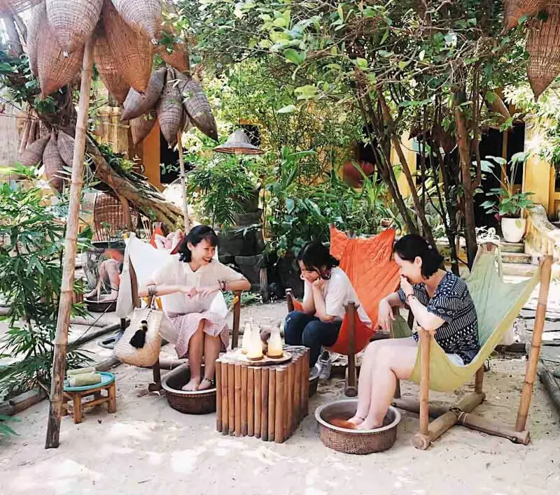 Cocobana provides relaxing services at the cafe