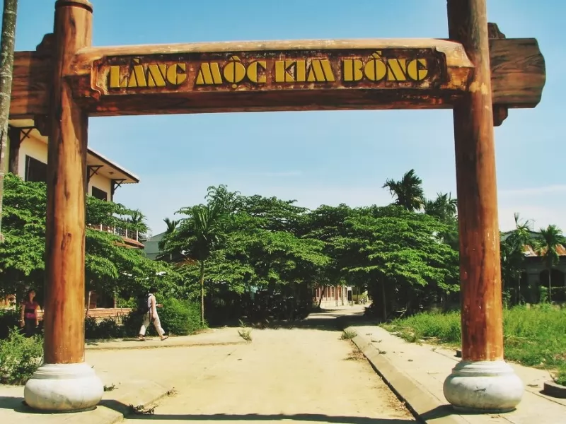 Cổng ch&agrave;o đ&oacute;n du kh&aacute;ch v&agrave;o l&agrave;ng&nbsp;