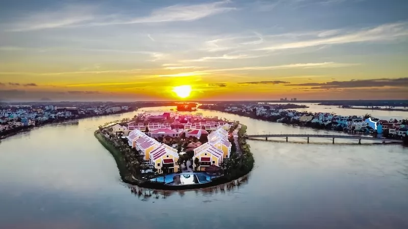 C&ocirc;ng vi&ecirc;n Ấn tượng Hội An nằm tr&ecirc;n đảo Cồn Hến giữa d&ograve;ng s&ocirc;ng Thu Bồn