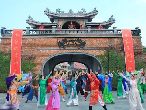 C&ocirc;ng vi&ecirc;n Ấn Tượng Hội An với c&aacute;c khu phố chủ đề v&agrave; nhiều minishow đợi bạn kh&aacute;m ph&aacute;