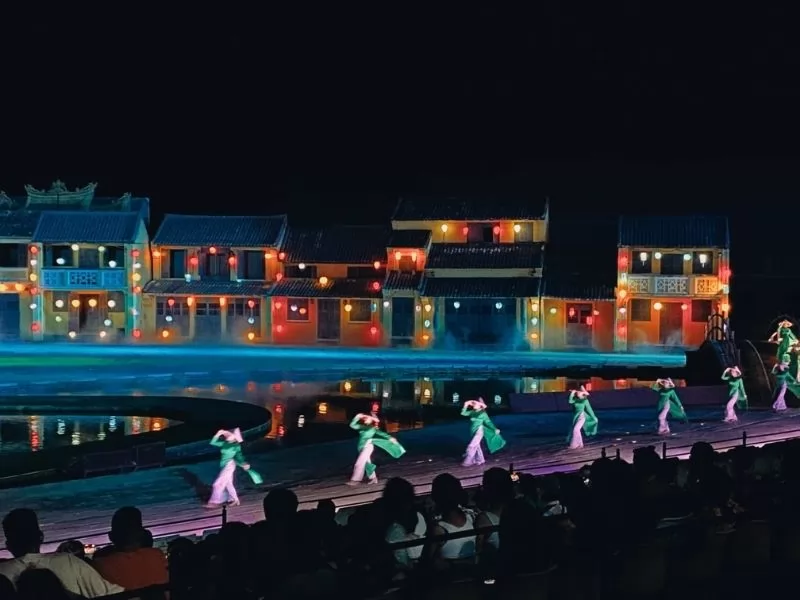 Đ&egrave;n lồng, biểu tượng của sự ấm &aacute;p v&agrave; may mắn