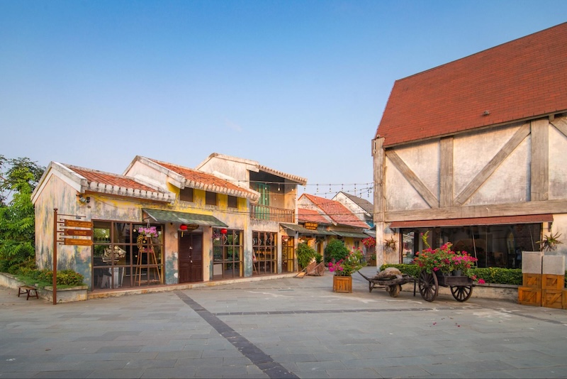 Đến với khu thương điếm, du khách còn có cơ hội tham gia vào nhiều hoạt động trải nghiệm khác nhau