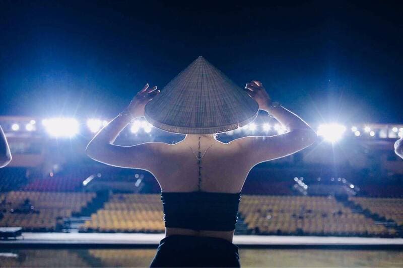 Đằng sau ánh đèn sân khấu là những khoảnh khắc tập luyện nỗ lực của diễn viên