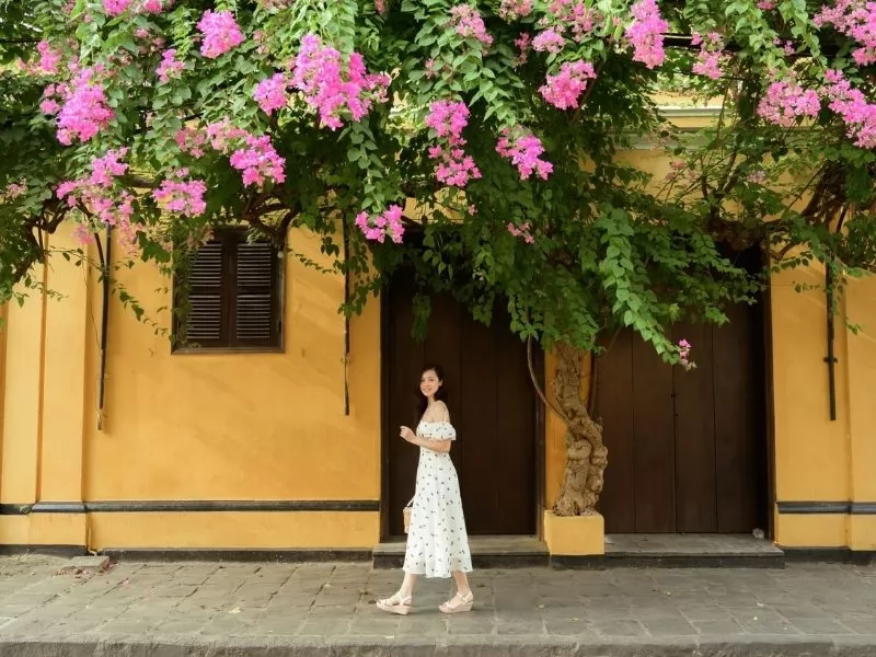 Đ&ocirc;i sandal y&ecirc;u th&iacute;ch sẽ đồng h&agrave;nh c&ugrave;ng bạn tr&ecirc;n mọi con phố Hội An!