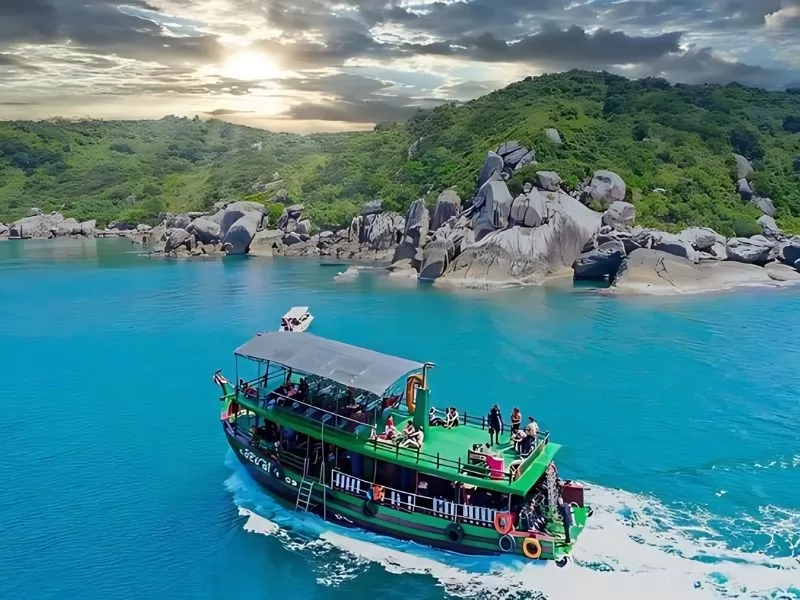 D&ograve;ng nước trong vắt tại C&ugrave; Lao Ch&agrave;m&nbsp;