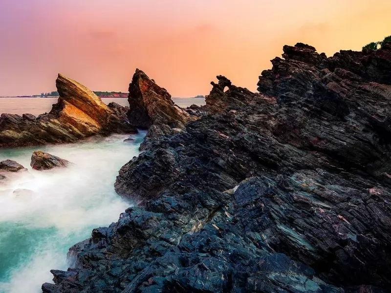 Du kh&aacute;ch ấn tượng bởi vẻ đẹp tự nhi&ecirc;n của khu vực B&agrave;ng Than- Vũng An H&ograve;a&nbsp;