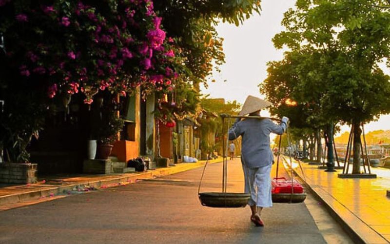 Explore Hoi An Ancient Town in late afternoon