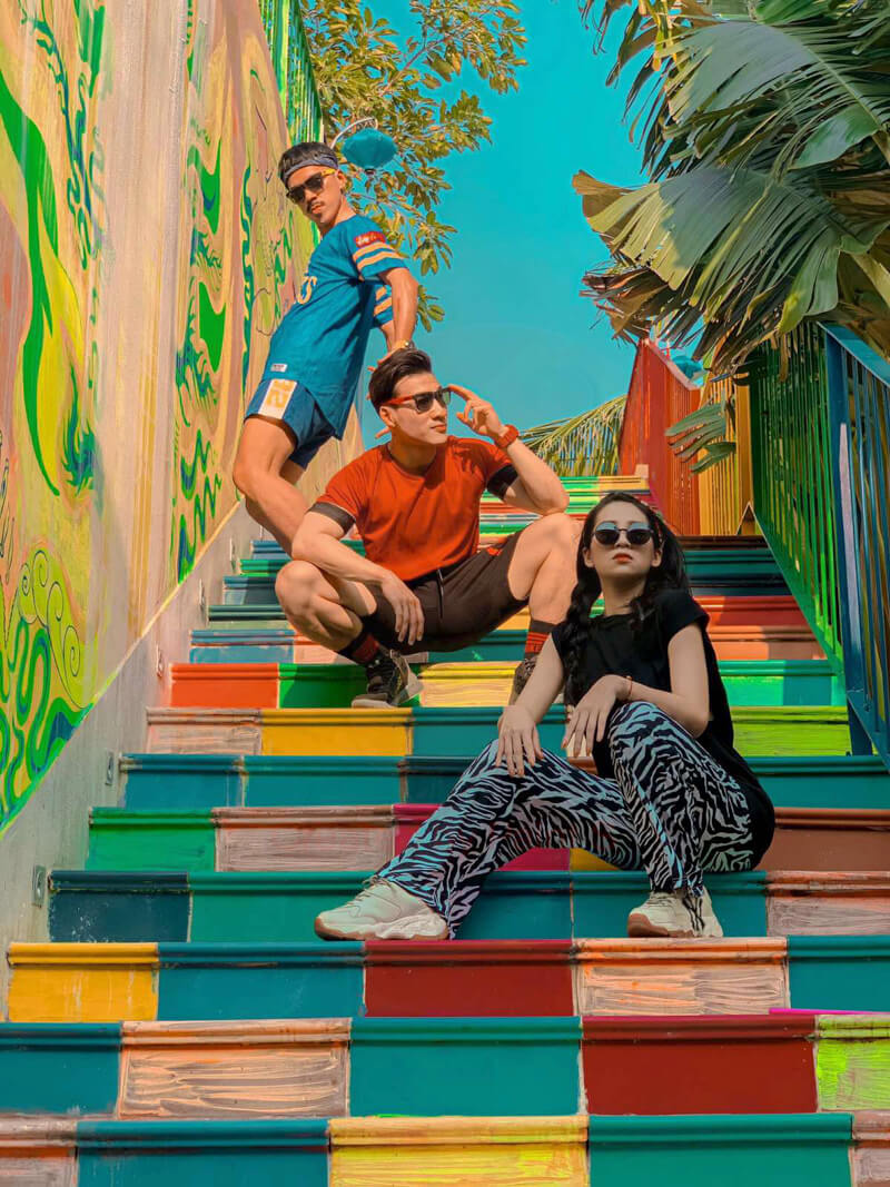 Du khách nên đi sớm để kịp check-in những góc đẹp của công viên Ấn tượng Hội An