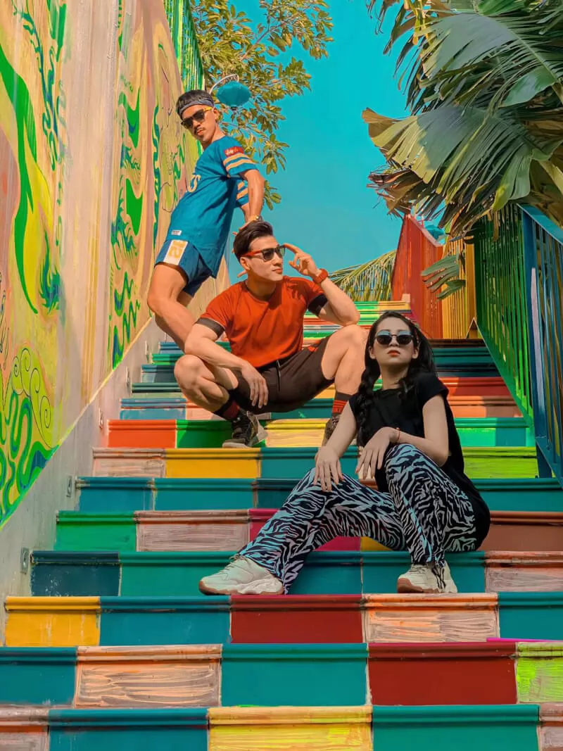 Du kh&aacute;ch n&ecirc;n đi sớm để kịp check-in những g&oacute;c đẹp của c&ocirc;ng vi&ecirc;n Ấn tượng Hội An