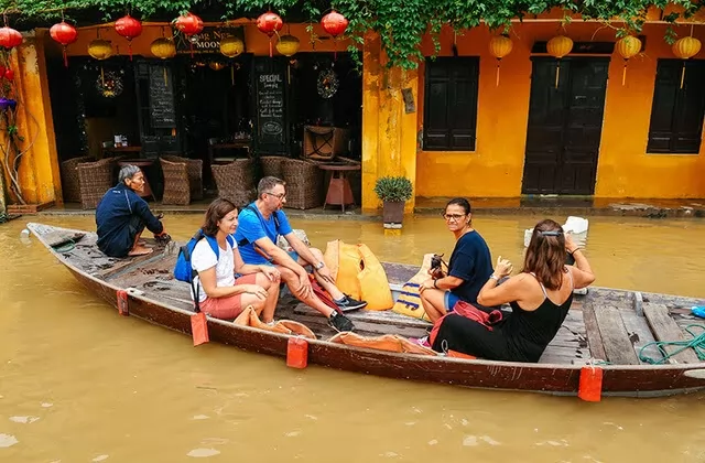 Hội An v&agrave;o m&ugrave;a lụt thu h&uacute;t c&aacute;c nhiếp ảnh gia chuy&ecirc;n nghiệp 