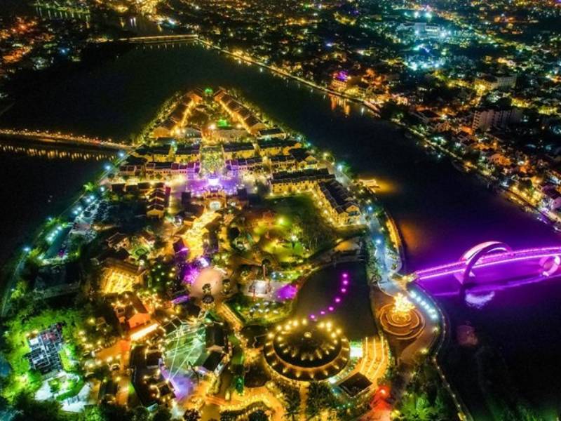 Hoi An Memories Land sparkles at night