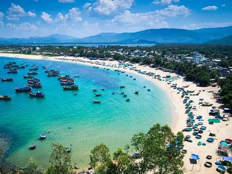 Gh&eacute; thăm biển Cửa Đại trong xanh, ghi dấu cho h&agrave;nh tr&igrave;nh kh&aacute;m ph&aacute; Hội An rực rỡ.