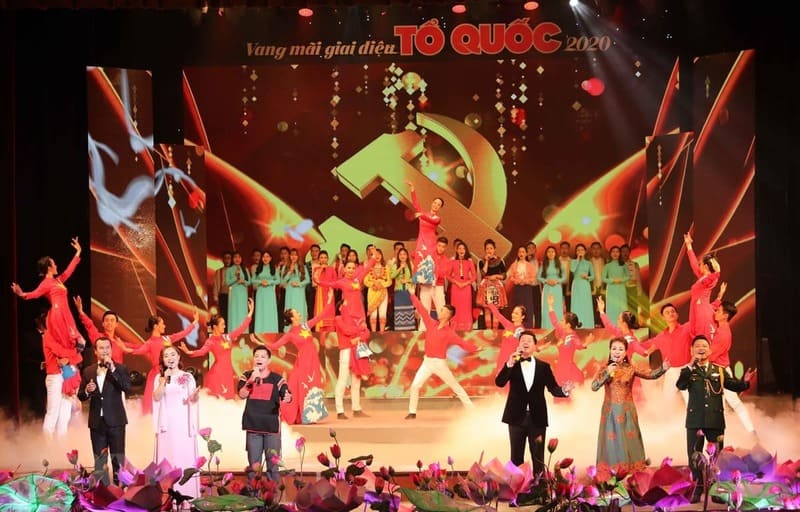 Một tiết mục hát múa sôi động của chương trình nghệ thuật “Giai điệu Tổ quốc"