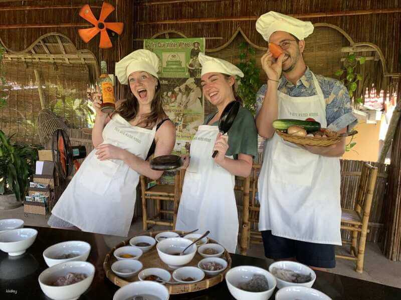 Lớp học nấu ăn tại Trà Quế Water Wheel